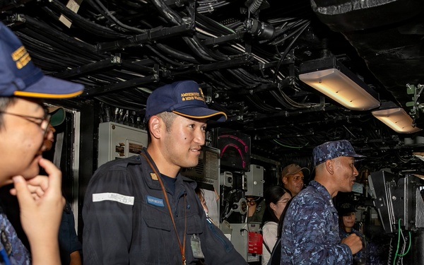 JMSDF tour USS Tripoli