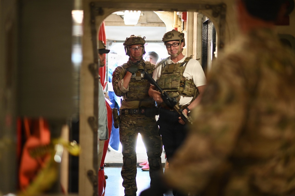 Deputy secretary of the Department of Homeland Security visits Coast Guard units in San Diego