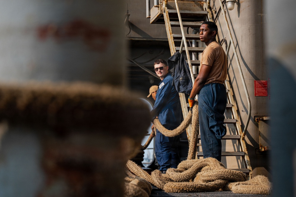 IKE returns to Naval Station Norfolk after ammo onload