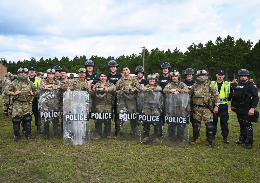 Wisconsin State Patrol, National Guard defenders strengthen interagency collaboration during Patriot 26