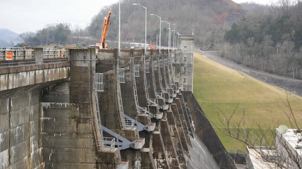 US 127 across Wolf Creek Dam closes Sept. 2 for spillway work