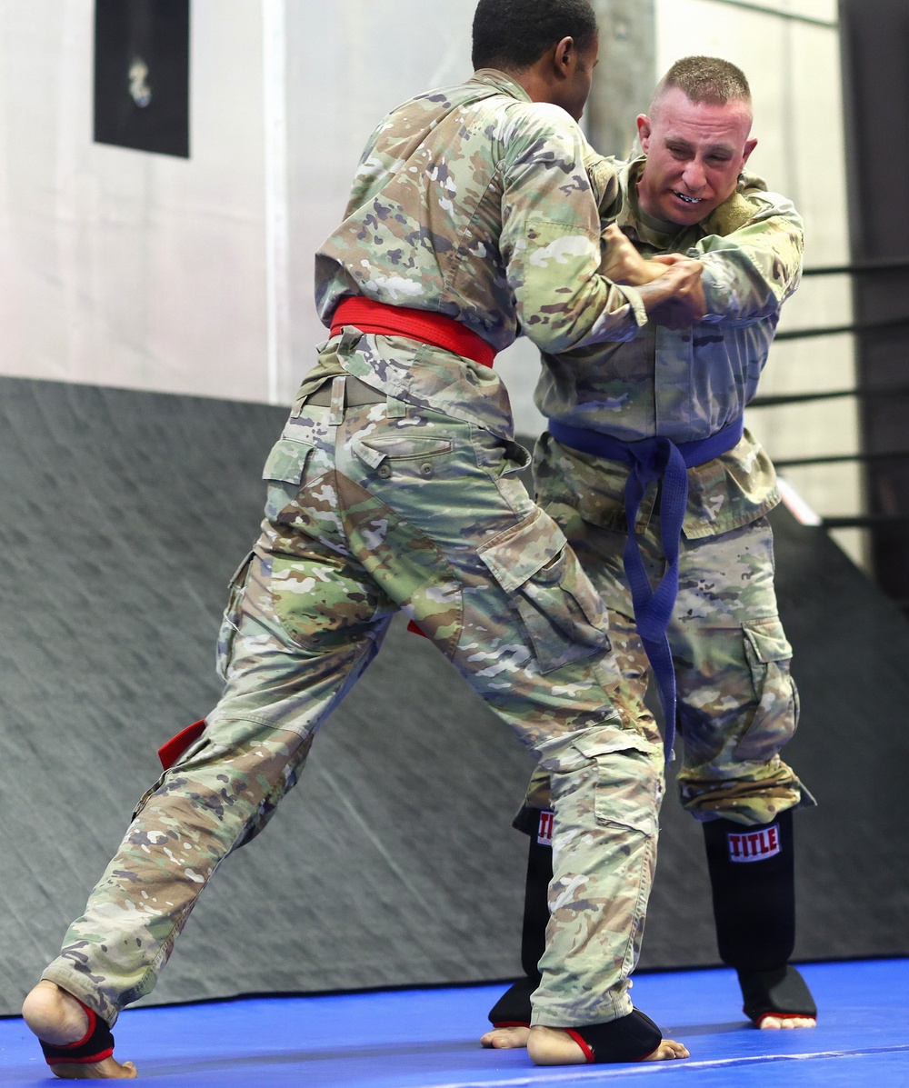 Grit, Courage and Resilience Define Illinois Army National Guard Combatives Champions