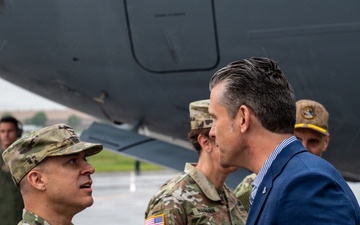 SecWar visits USSTRATCOM &amp; Team Offutt