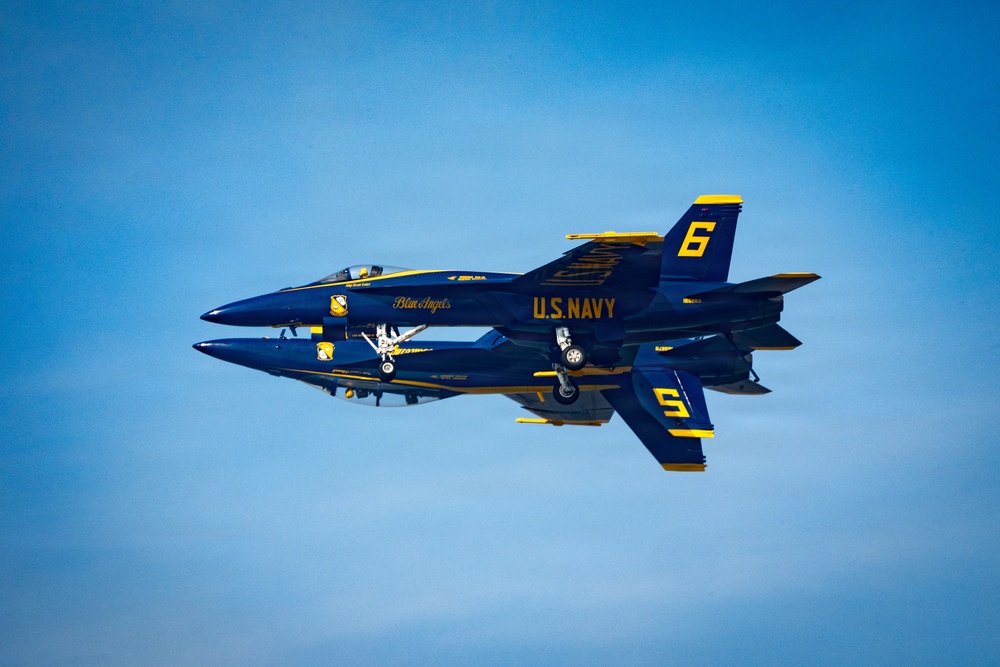 U.S Navy Blue Angels take over the sky at ATOH 26