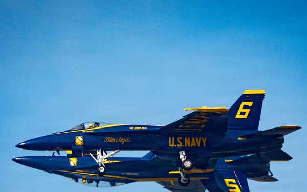 U.S Navy Blue Angels take over the sky at ATOH 26