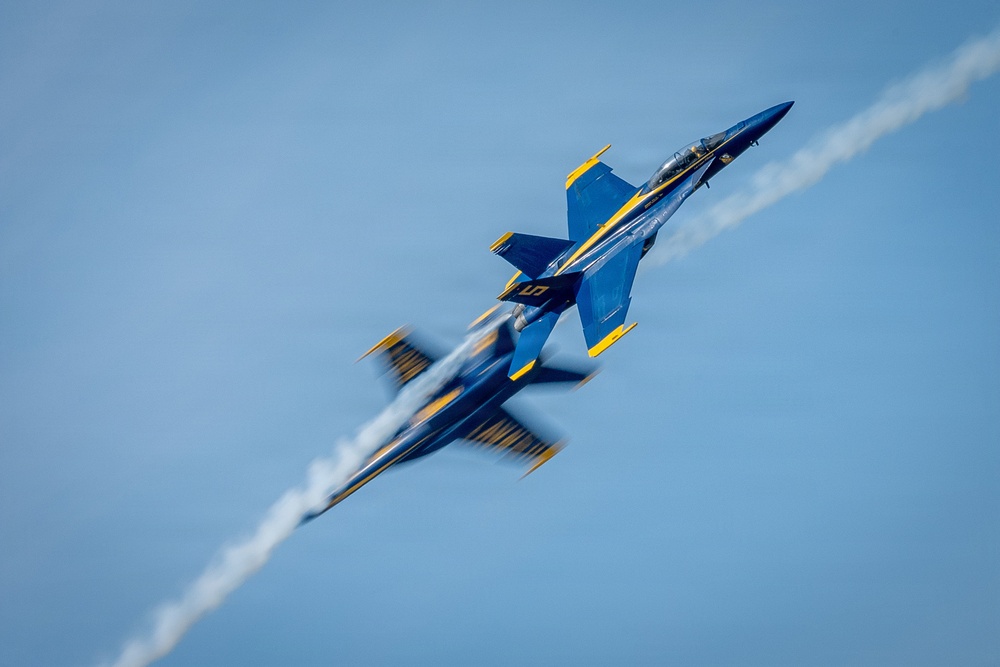 U.S Navy Blue Angels take over the sky at ATOH 26
