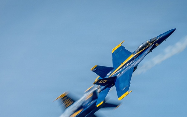 U.S Navy Blue Angels take over the sky at ATOH 26