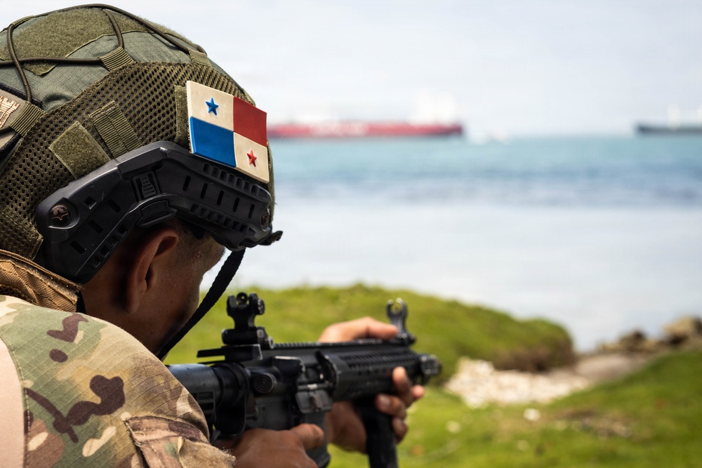 LCF-24: V32 Training with Panamanian Marines
