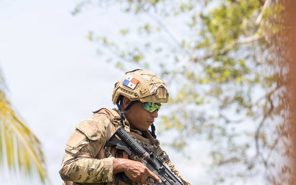 LCF-24: V32 Training with Panamanian Marines