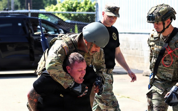 Vehicle Extraction Event Offers Realistic Training during Illinois Army National Guard TAG Combatives Competition