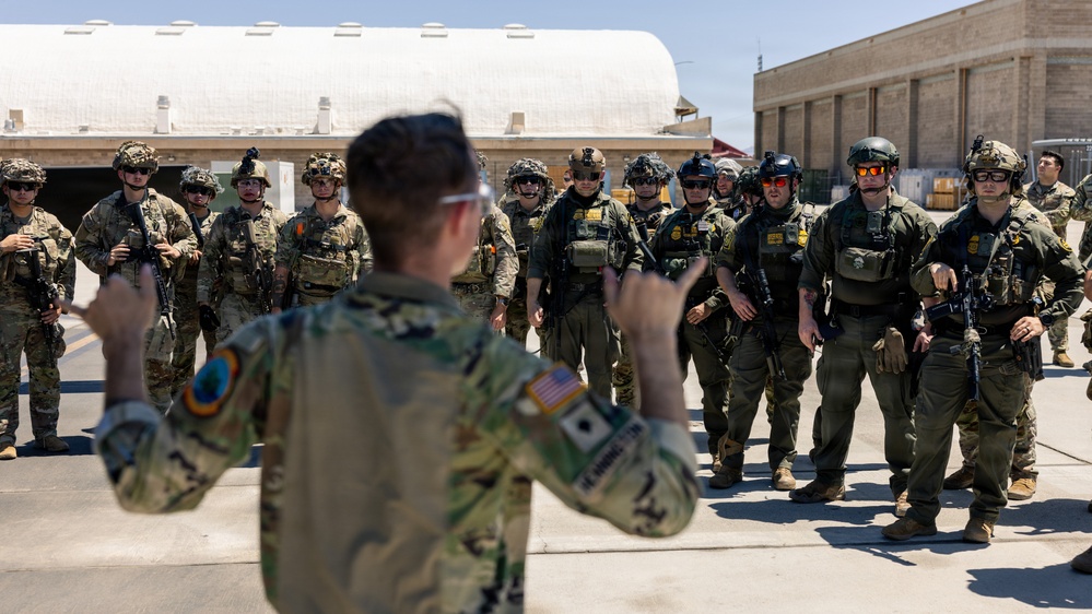 JTF-SB Soldiers and Border Patrol agents conduct joint patrol