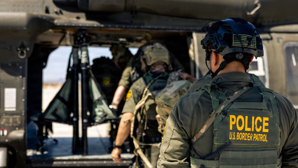 JTF-SB Soldiers and Border Patrol agents conduct joint patrol