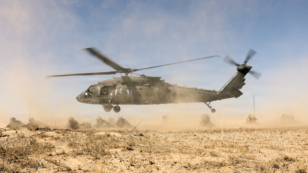 JTF-SB Soldiers and Border Patrol agents conduct joint patrol