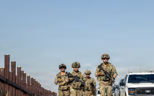 JTF-SB Soldiers and Border Patrol agents conduct joint patrol