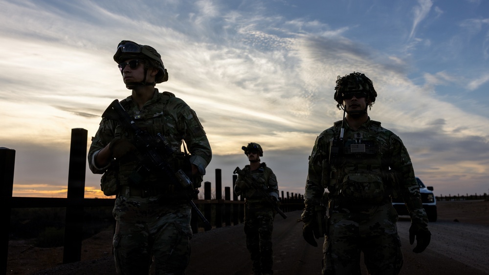 JTF-SB Soldiers and Border Patrol agents conduct joint patrol