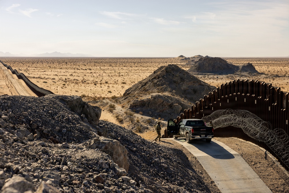 JTF-SB Soldiers and Border Patrol agents conduct joint patrol