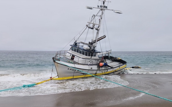 Unified Command responds to grounded vessel near Point Reyes