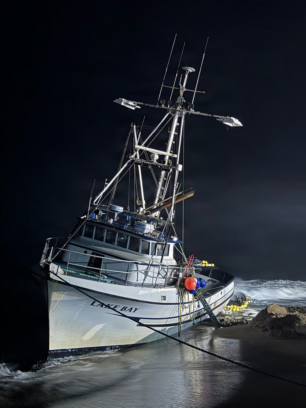 Unified Command responds to grounded vessel near Point Reyes