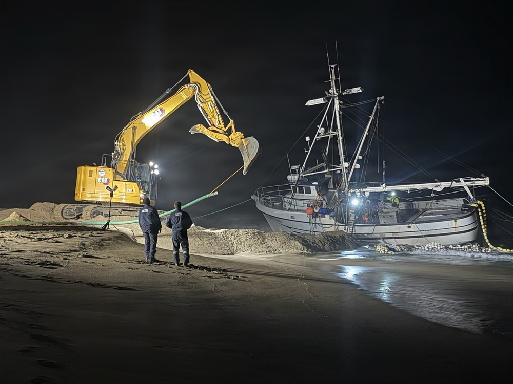 Unified Command responds to grounded vessel near Point Reyes