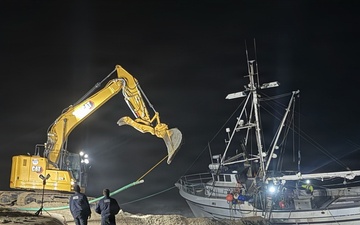Unified Command responds to grounded vessel near Point Reyes