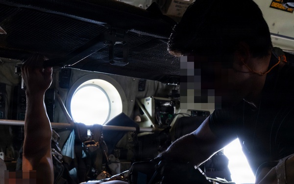 Pararescuemen conduct in-flight medical training