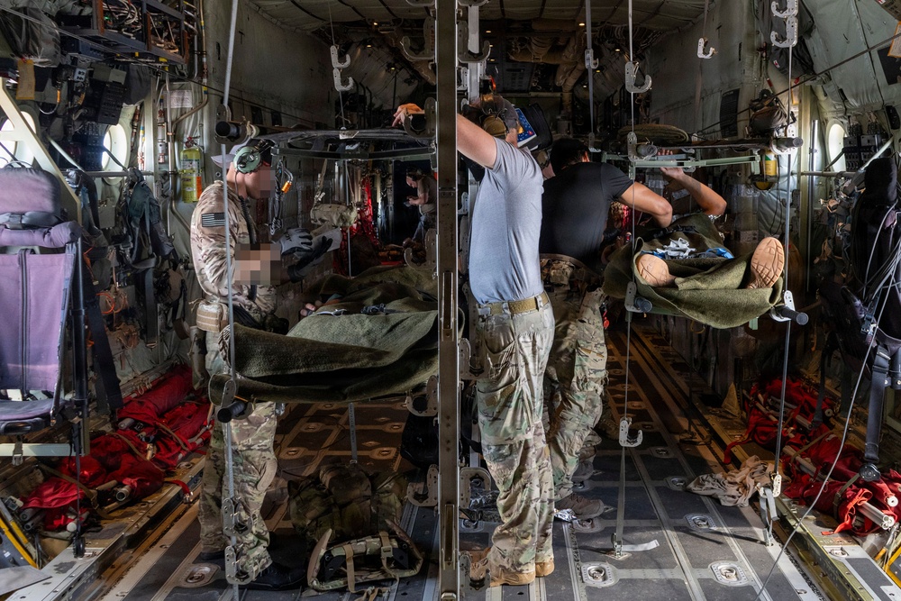 Pararescuemen conduct in-flight medical training