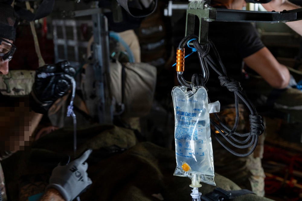 Pararescuemen conduct in-flight medical training