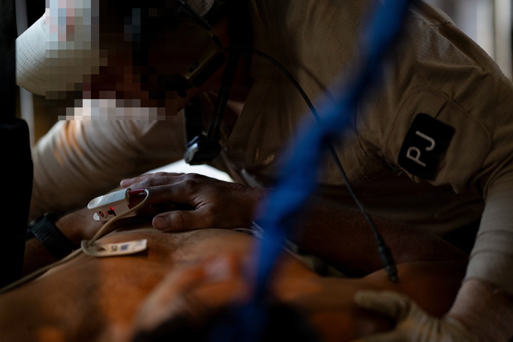 Pararescuemen conduct in-flight medical training