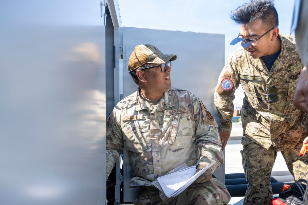 Idaho Air National Guard civil engineers strengthen partnership during Canadian DFT