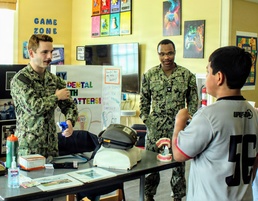 NMRTC Pax River Corpsman Demonstrates Tourniquet Application at Homeschool Event