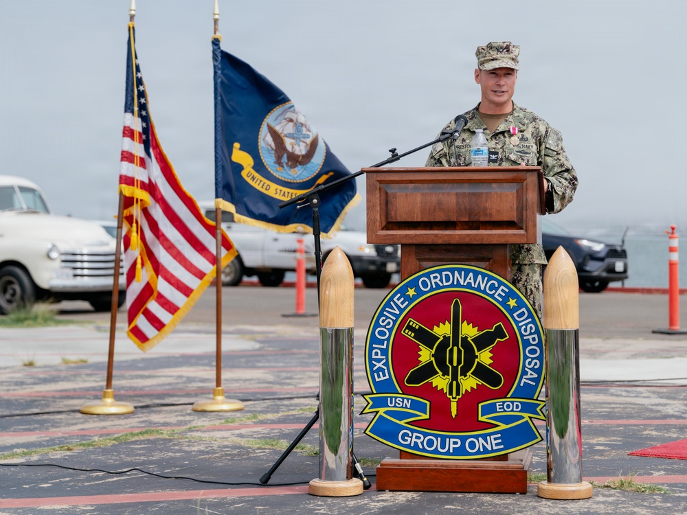 EODGRU-1 Holds a Change of Command