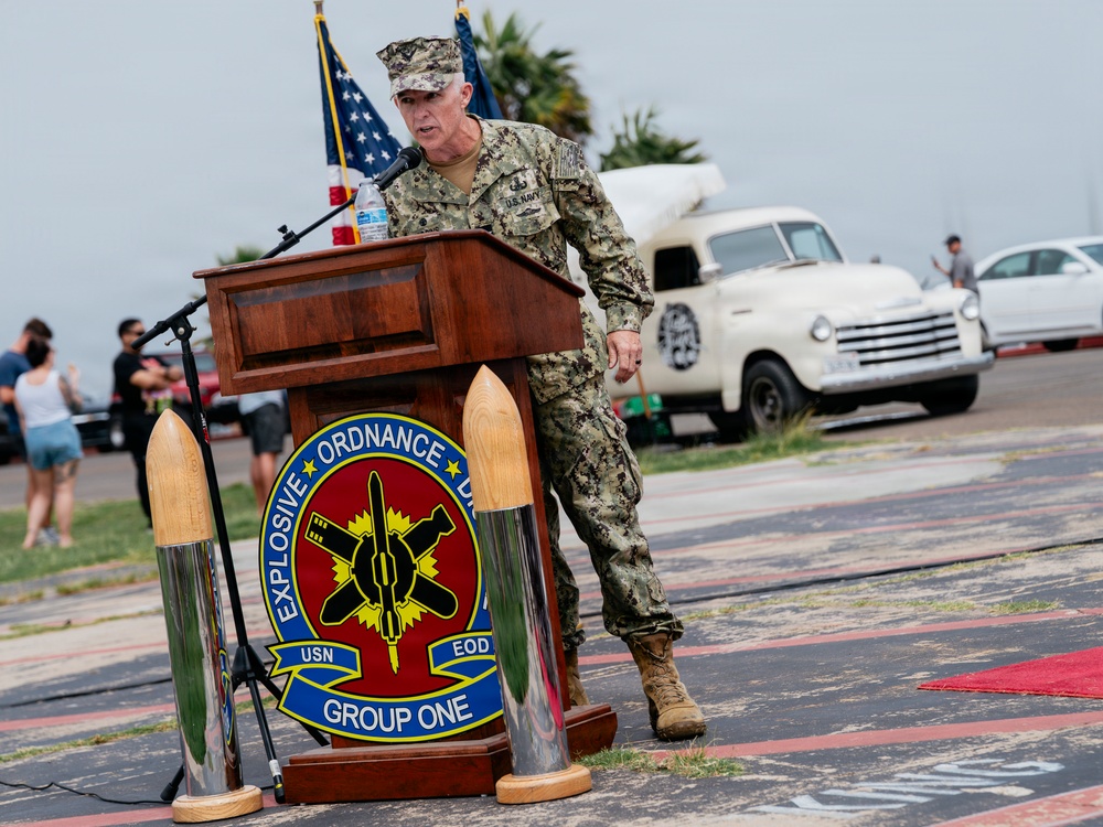 EODGRU-1 Holds a Change of Command