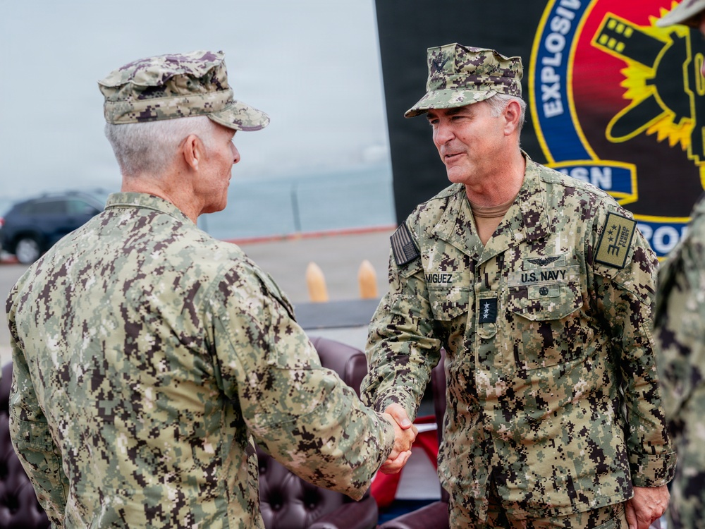 EODGRU-1 Holds a Change of Command