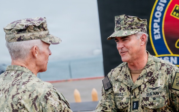EODGRU-1 Holds a Change of Command