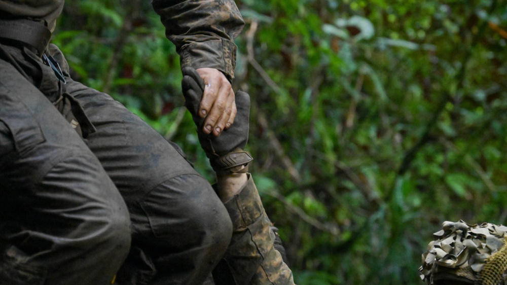 DELAYEN 26: MRF-D Marines, French soldiers participate in endurance course
