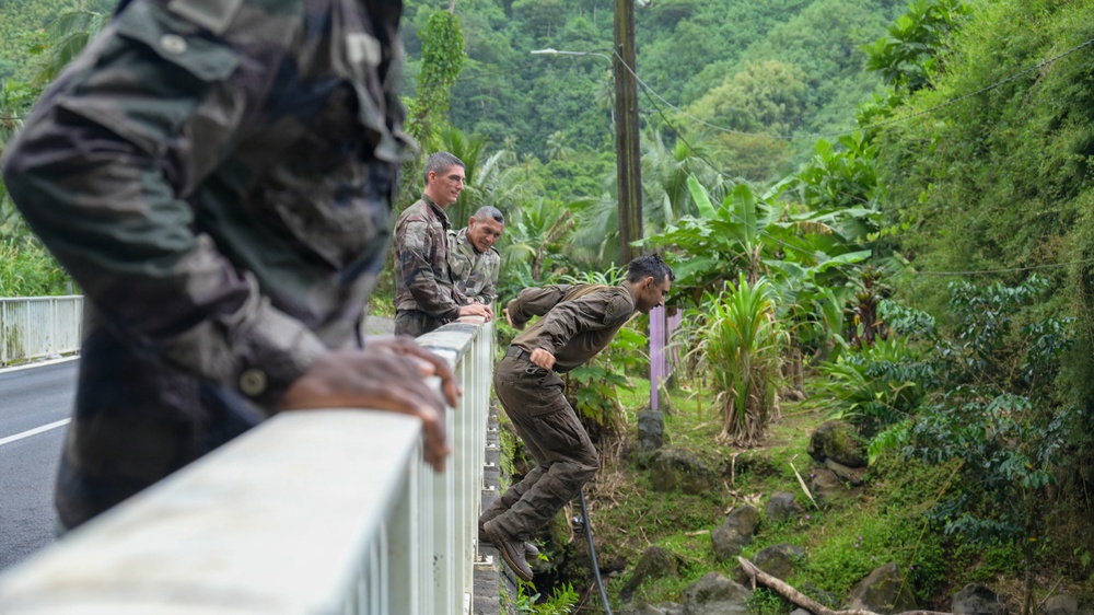 DELAYEN 26: MRF-D Marines, French soldiers participate in endurance course