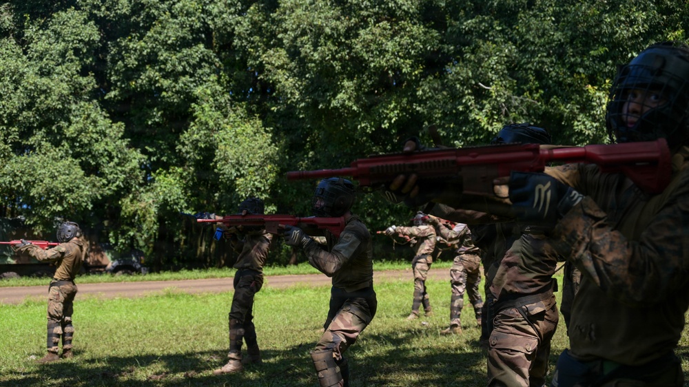 DELAYEN 26: MRF-D Marines, French soldiers exchange martial arts