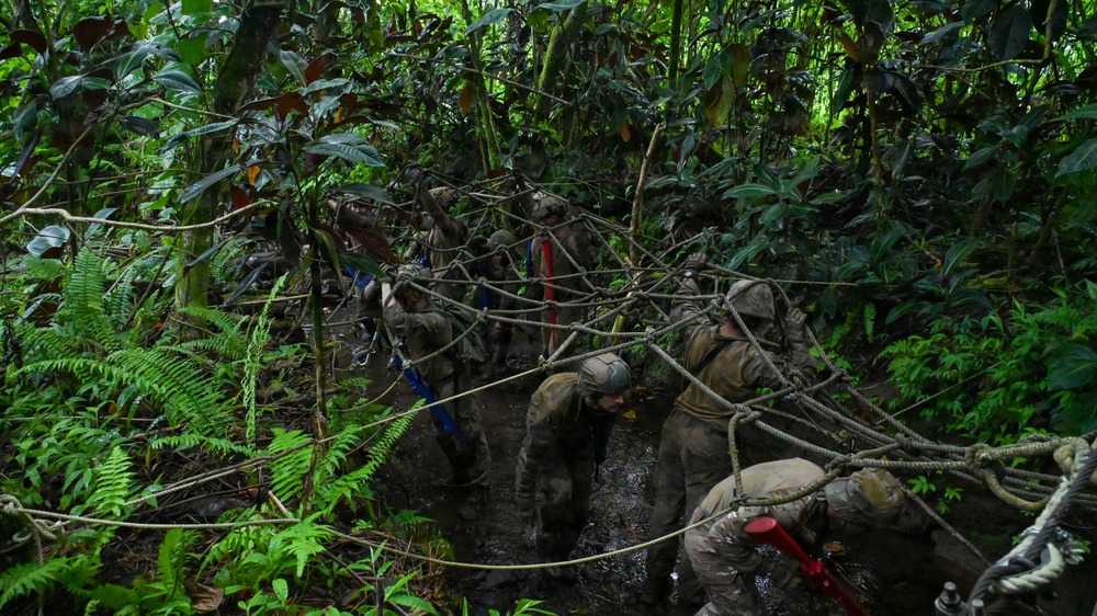 DELAYEN 26: MRF-D Marines, French soldiers participate in endurance course