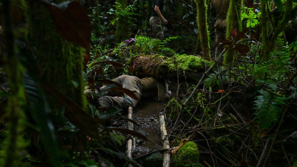 DELAYEN 26: MRF-D Marines, French soldiers participate in endurance course