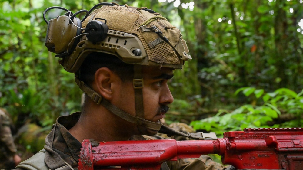DELAYEN 26: MRF-D Marines, French soldiers participate in endurance course