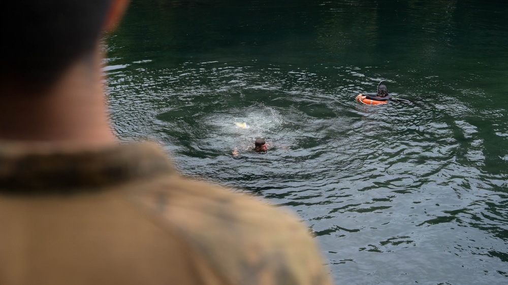 DELAYEN 26: MRF-D Marines, French soldiers participate in endurance course