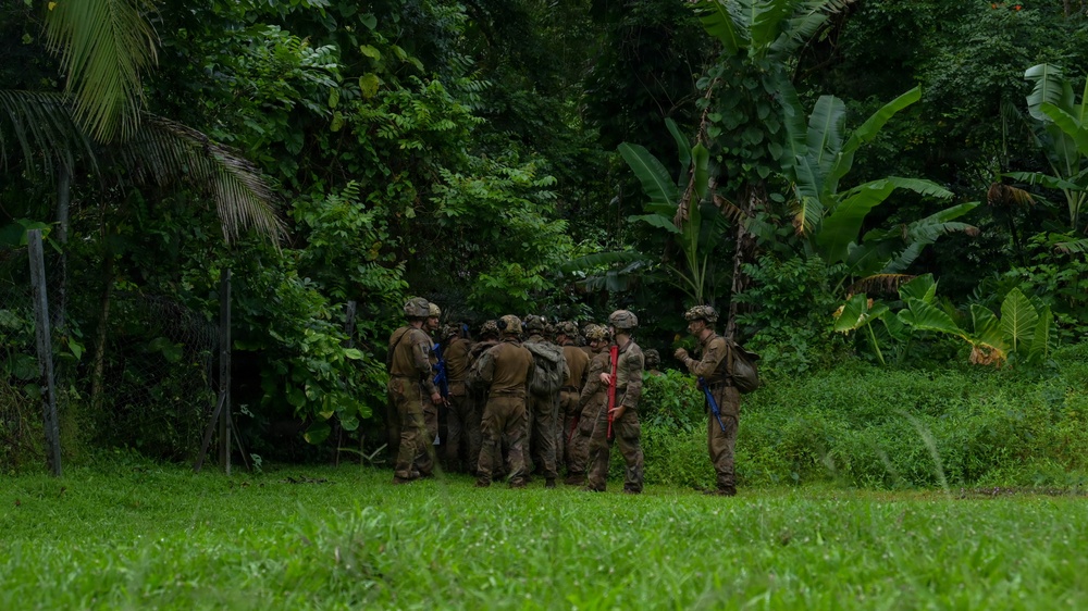 DELAYEN 26: MRF-D Marines, French soldiers participate in endurance course