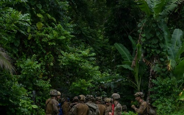 DELAYEN 26: MRF-D Marines, French soldiers participate in endurance course