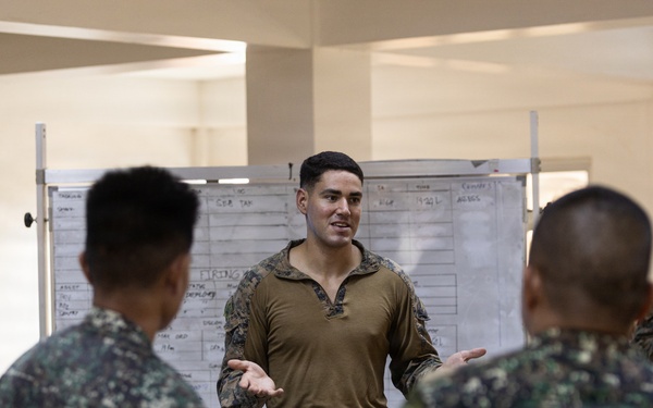 U.S. Marines conduct Maritime Fires and Effects training with Philippine Marines