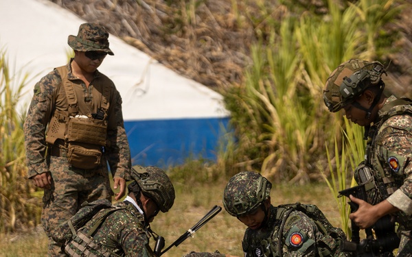 U.S. Marines conduct Call for Fire Training with Philippine Marines