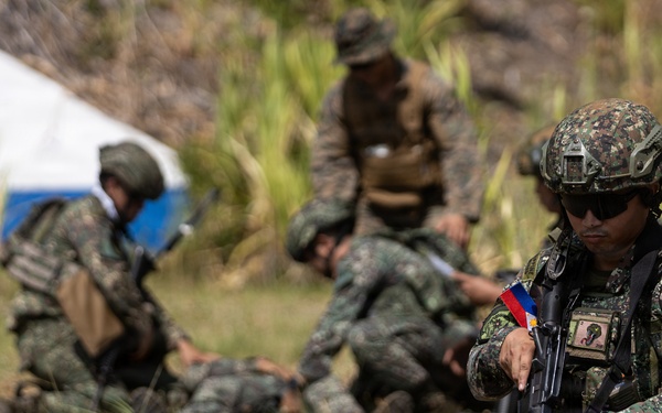 U.S. Marines conduct Call for Fire Training with Philippine Marines