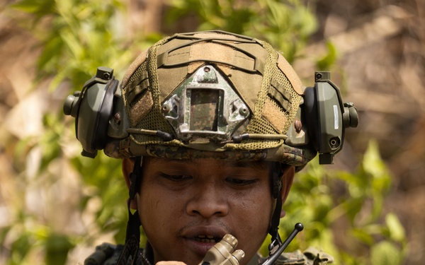U.S. Marines conduct Call for Fire Training with Philippine Marines