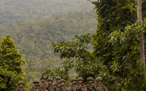 U.S. Marines conduct Call for Fire Training with Philippine Marines
