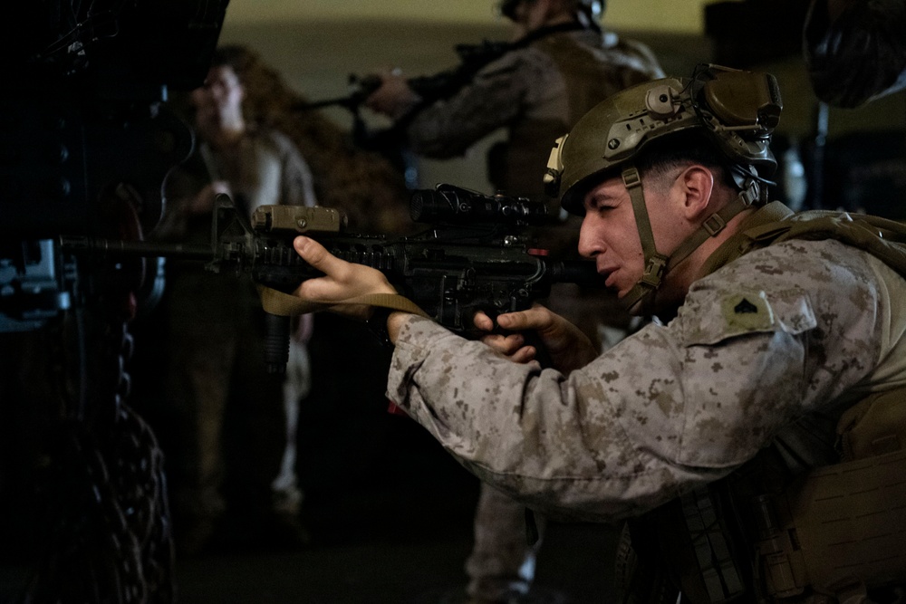 11th MEU Marines Conduct Close Combat Movement Drills Aboard Boxer
