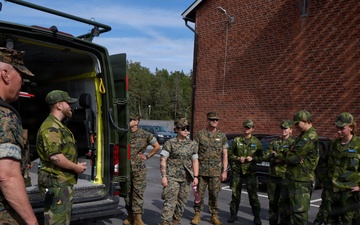 U.S. Navy Corpsman, Swedish Forces practice ambulance and IV procedures during Archipelago Endeavor 26